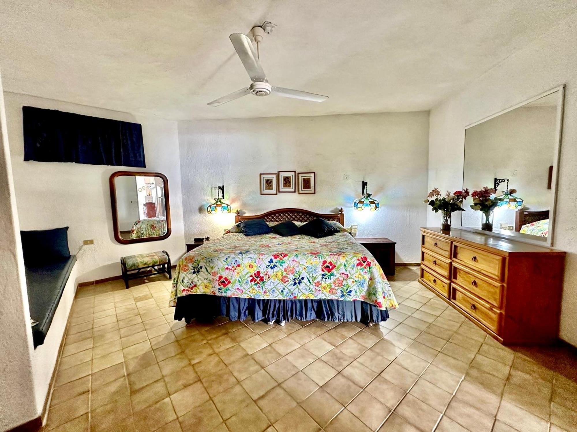 Апарт отель Casa Anita Пуэрто-Вальярта Экстерьер фото